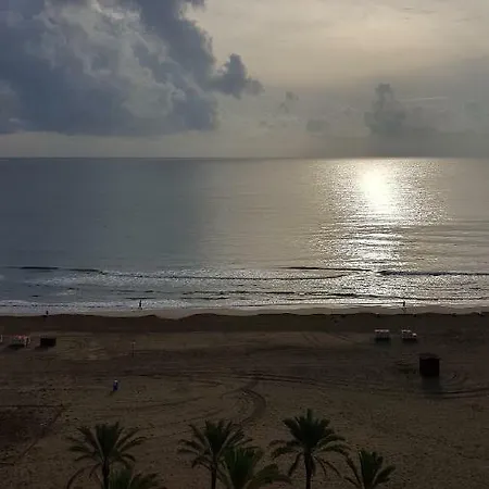 De Lujo En Primera Línea De La Playa De Con Vistas Al Castillo *