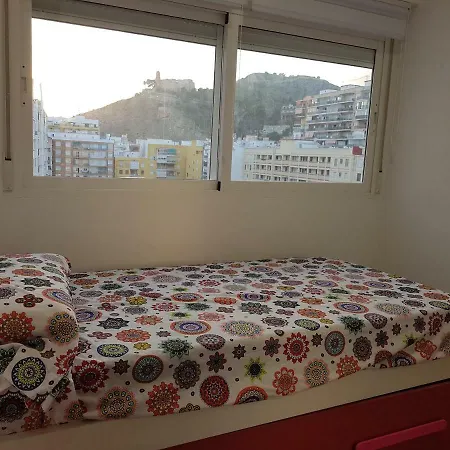 De Lujo En Primera Línea De La Playa De Con Vistas Al Castillo Apartamento